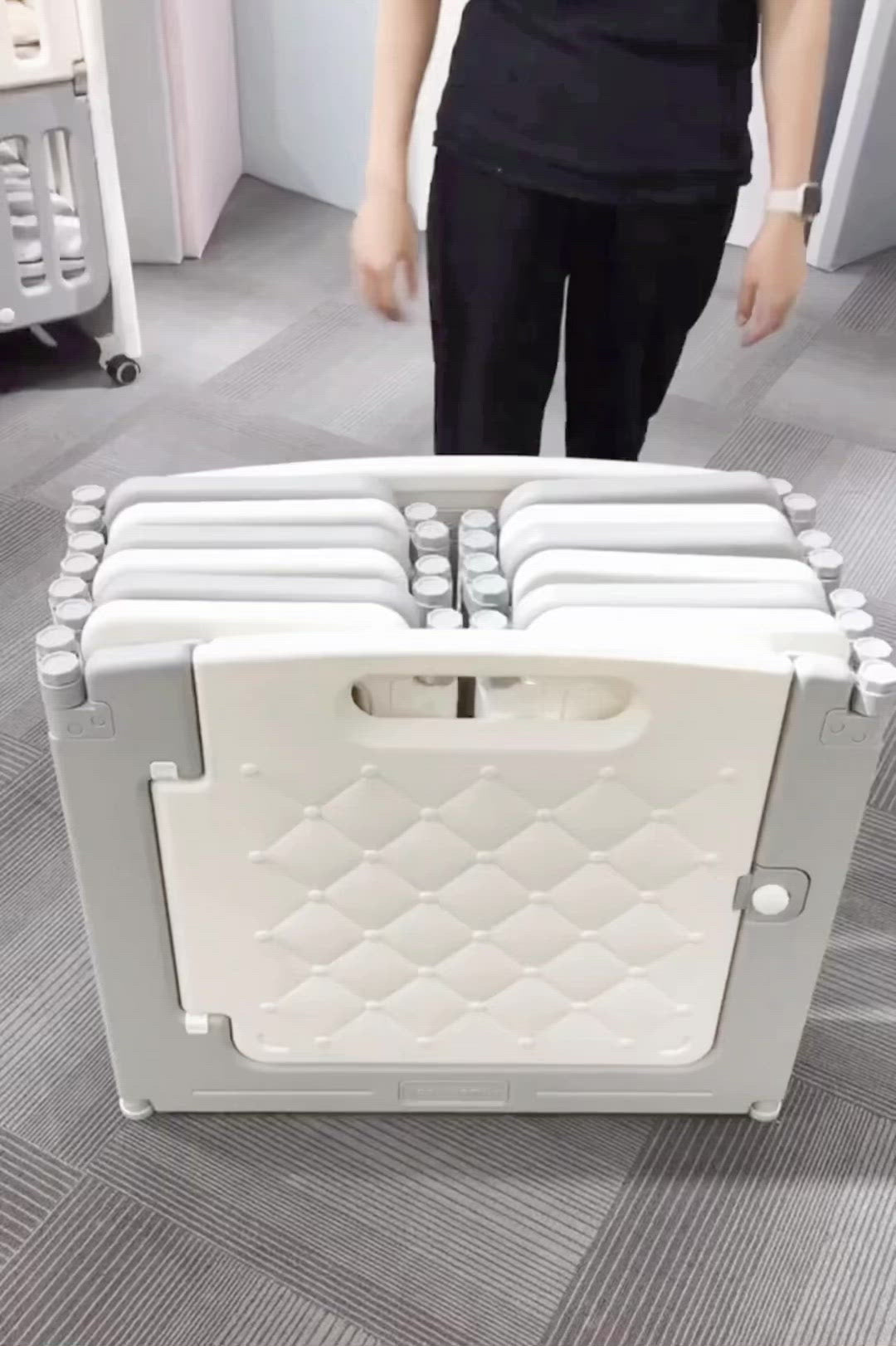 Compact and portable folded baby playpen with handle